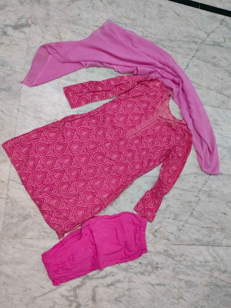 Pink Kurta Leggings Dupatta Set.