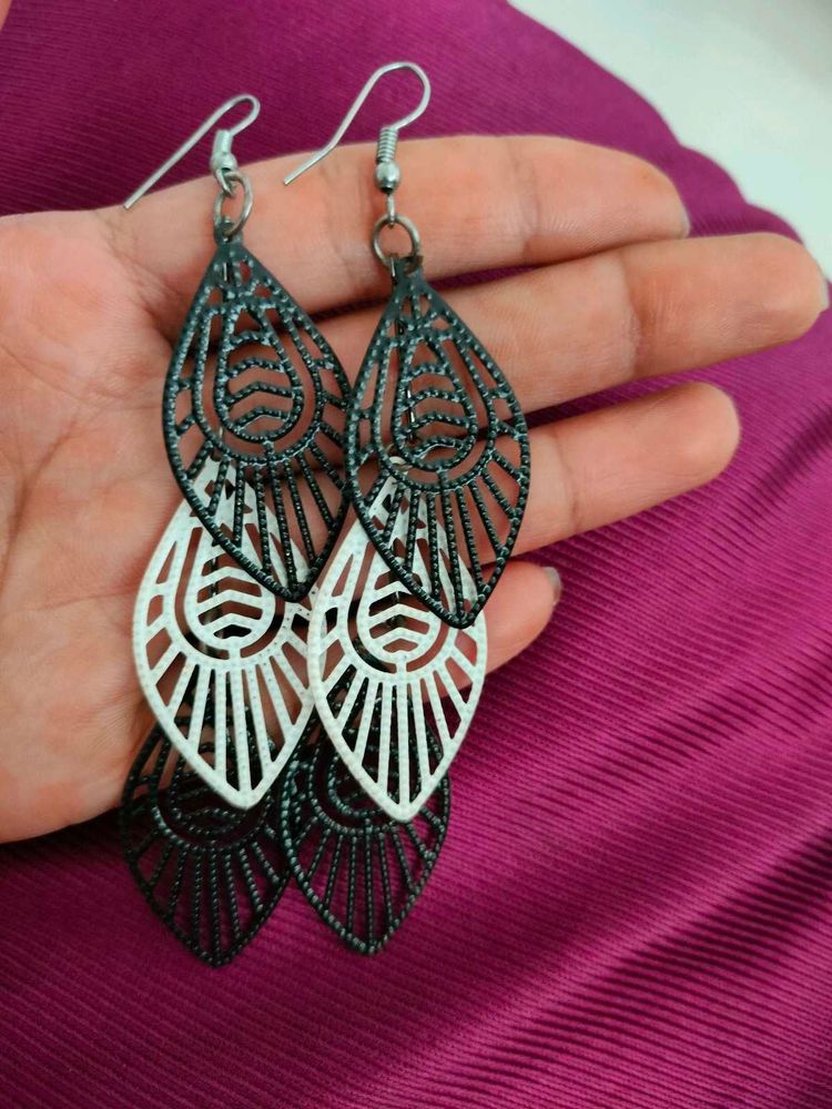 A Cute Western Earrings