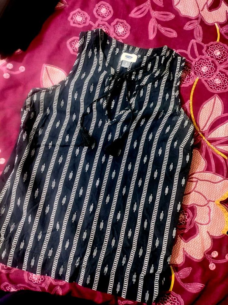 Womrn Black Top