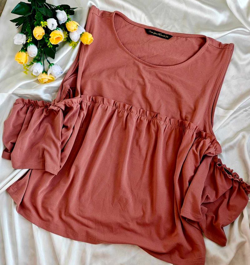 Peach-Colored Top – Unique &amp; Stylish Design!