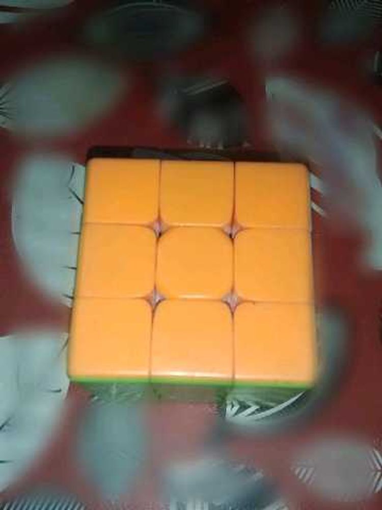 Orange Rubik&#39;s Cube