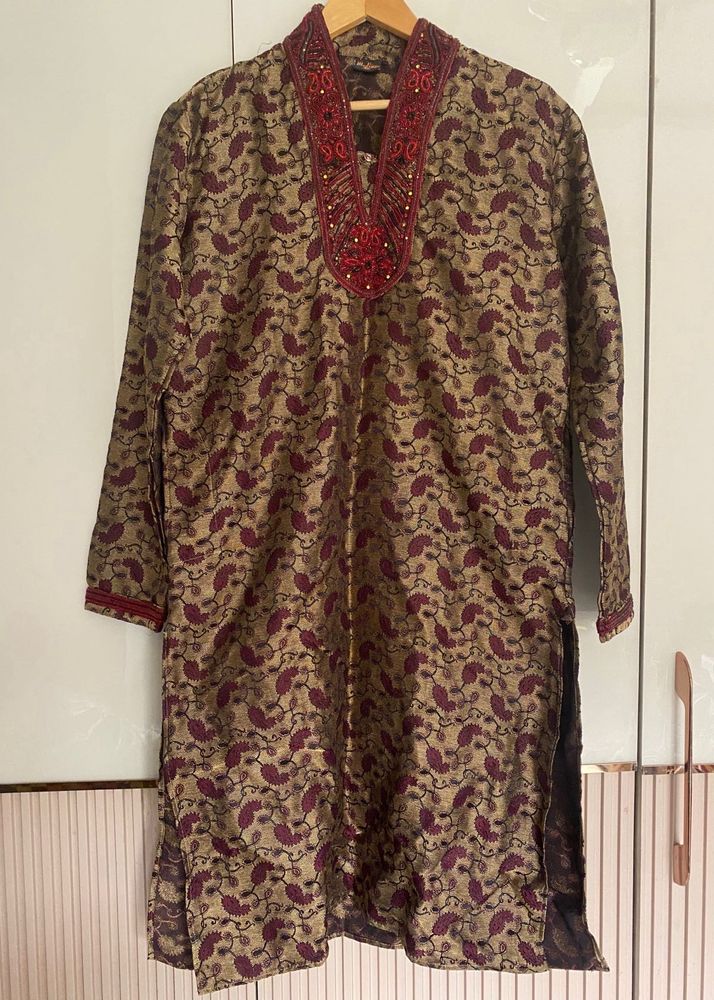Mens Kurta With Embroidery On Neck