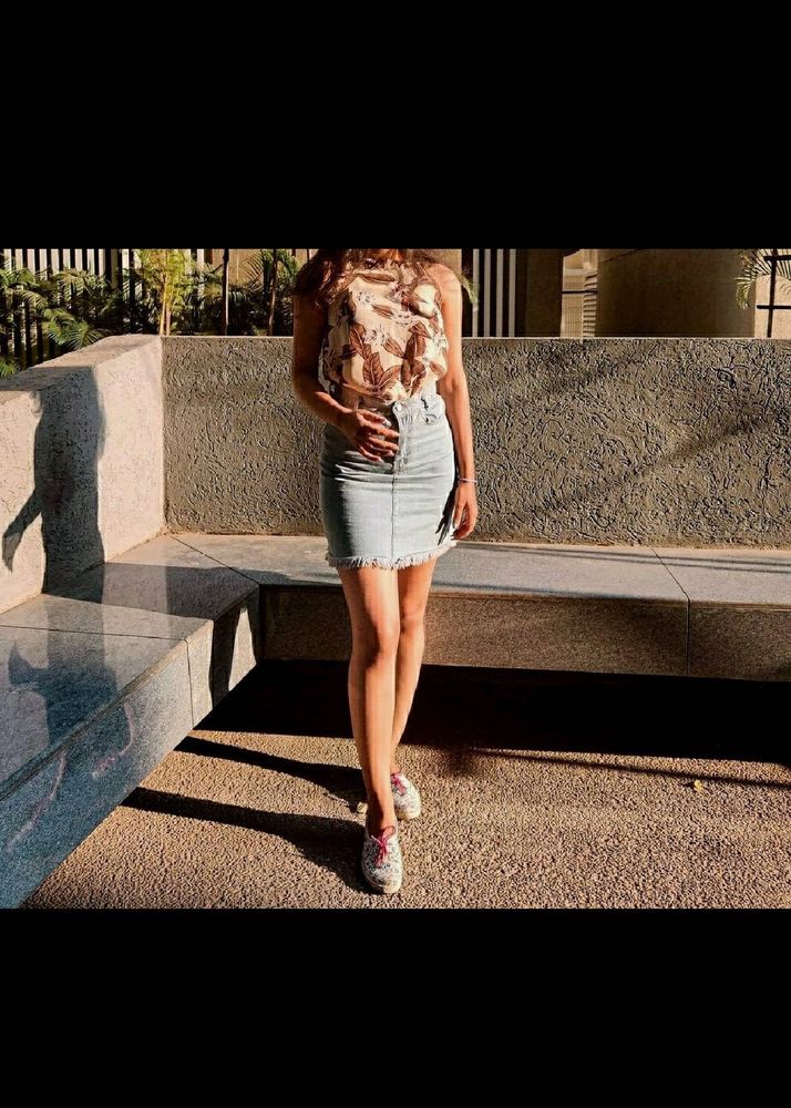 Frayed Hem Denim Mini Skirt
