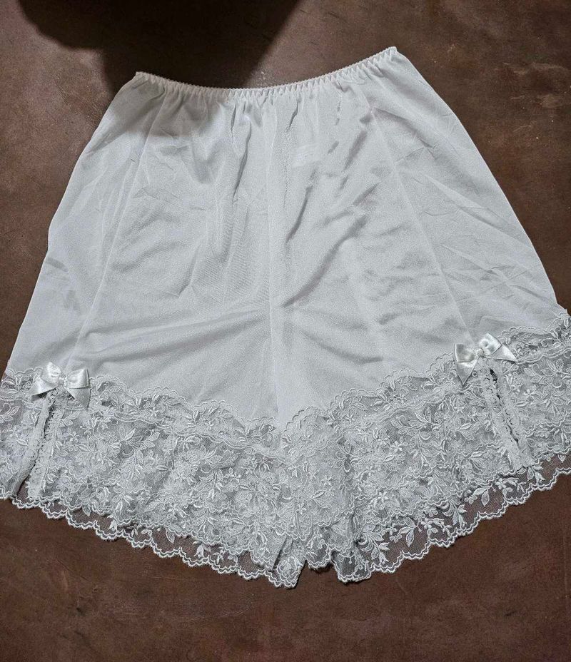 Beautiful Undershort