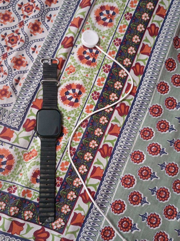 Smart Watch With Wireless Charger Cable