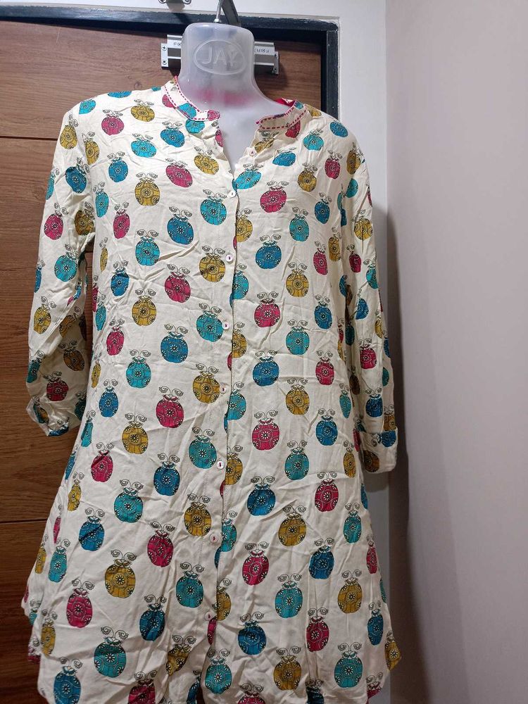 (Max) Cream Base With Pink,Teal,Mustard, And Blue.