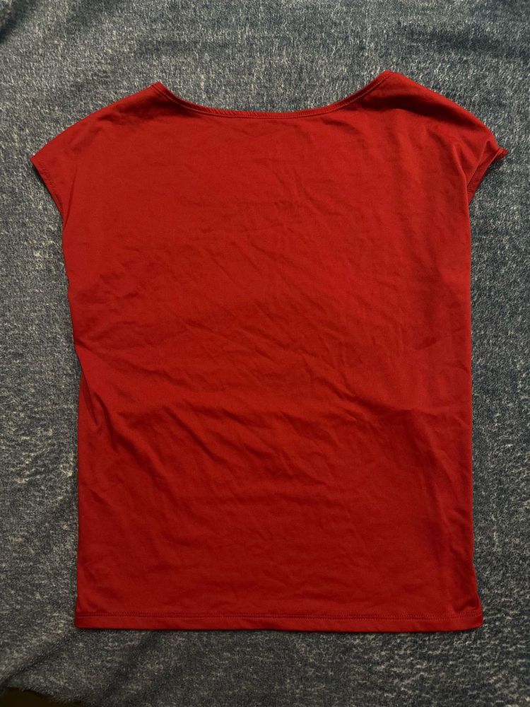 Red scoop neck t-shirt
