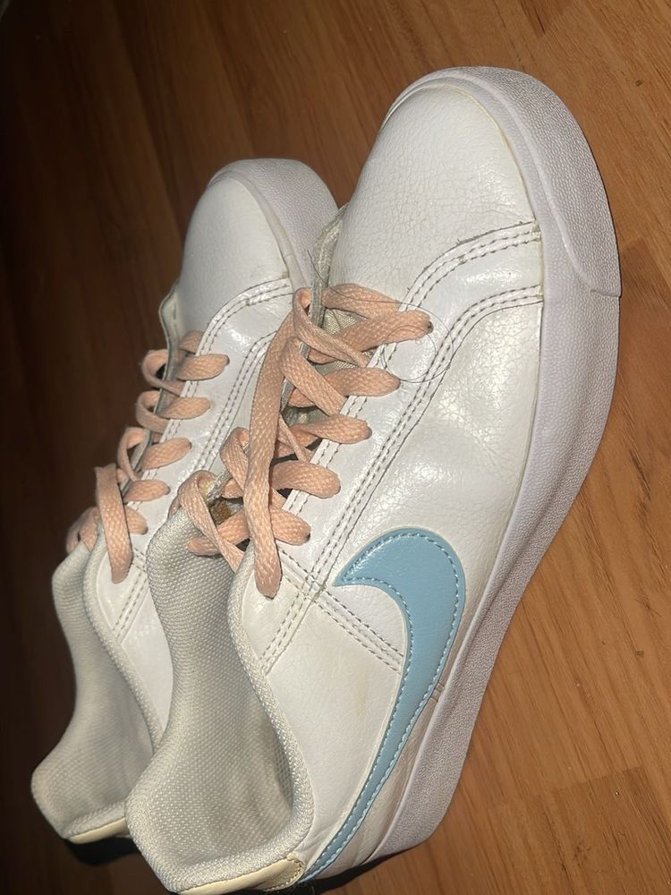 NIKE COURT ROYALS WOMEN