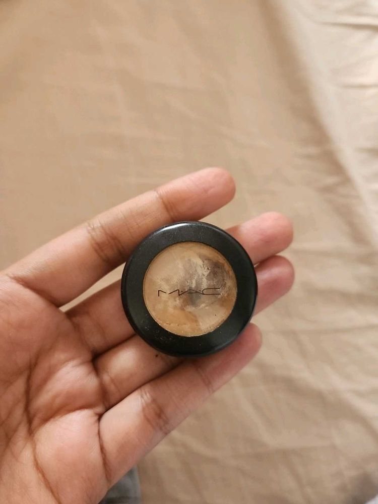 MAC Concealor NC35