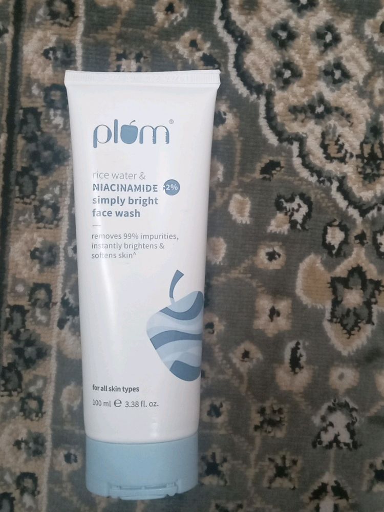 Plum Niacinamide Simply Bright