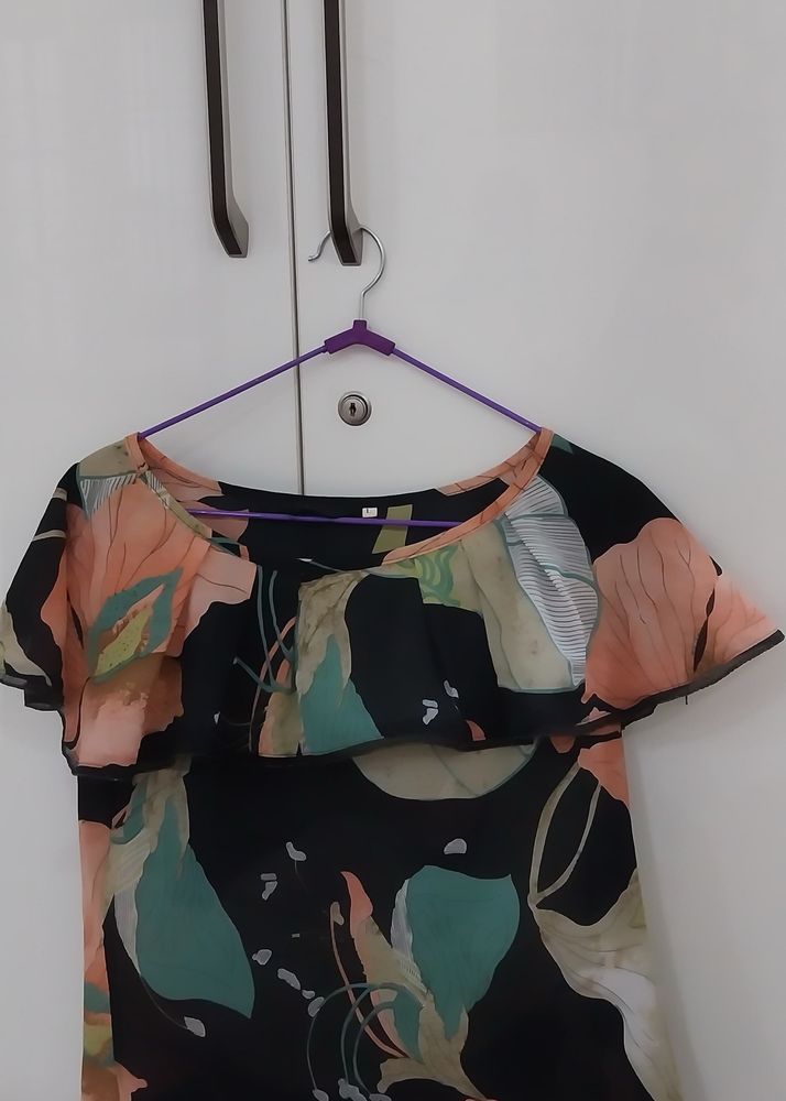 Unique designer top🖤