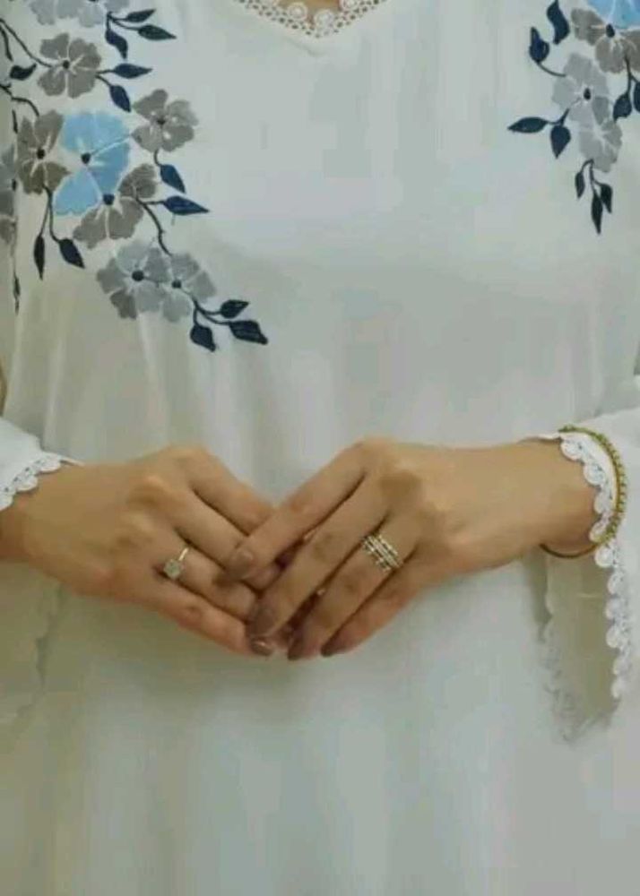 Elegant Floral Embroidered Kurta