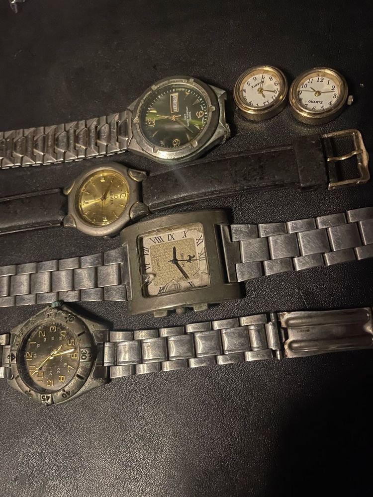Vintage Quartz Watch Lot — Mixed Analog Styles