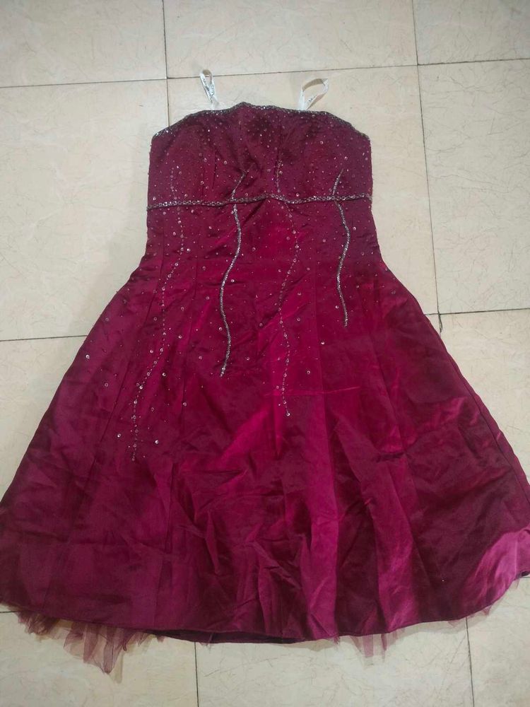 Katrina Kaif 20&#39;s Maroon Dress 🫖🍫🌹