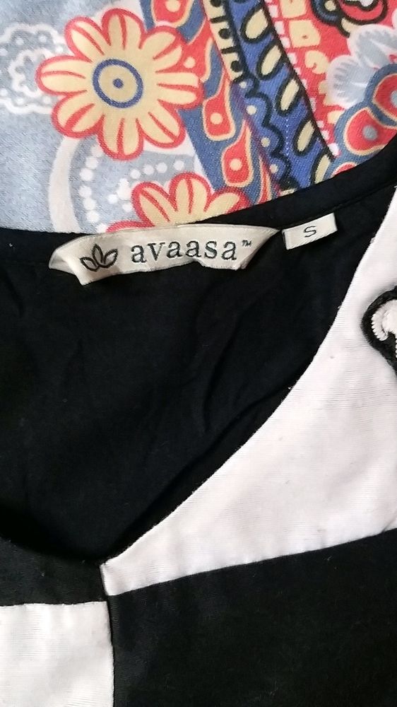 Avasaa kurti