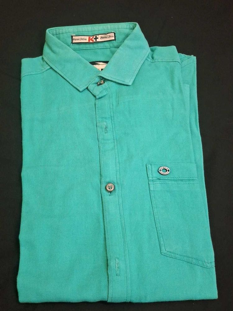Casual Men&#39;s shirt