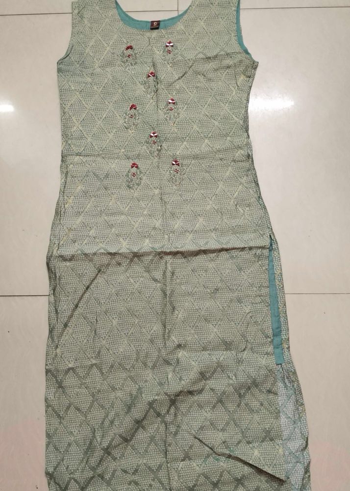 Embroidered Sleeveless Kurti