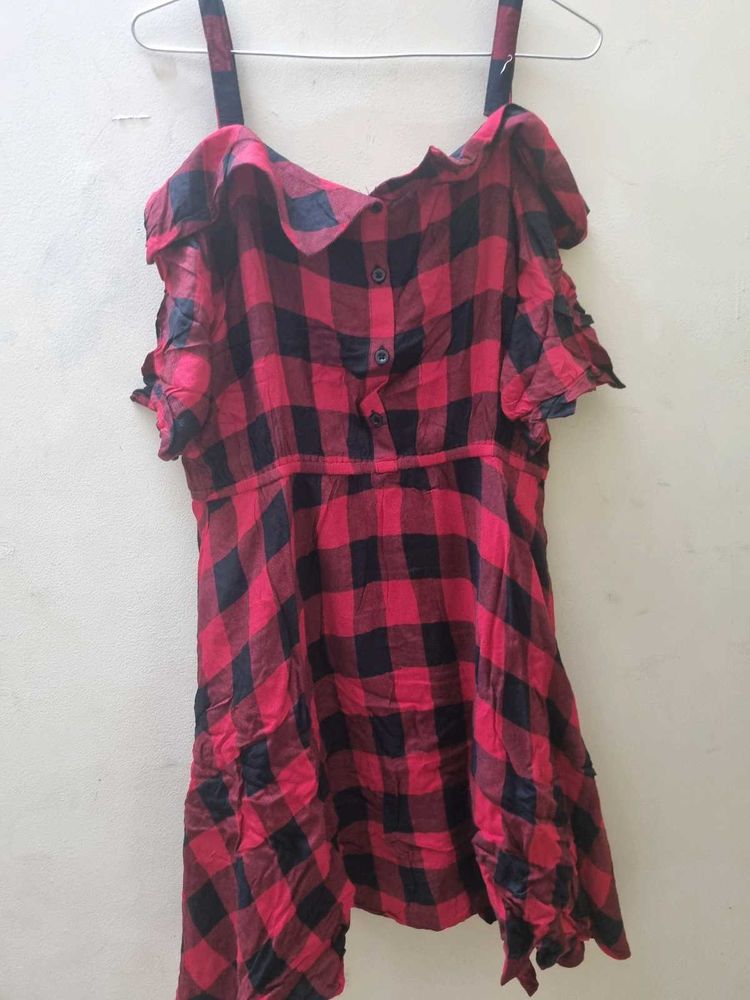 ONLY Off Shoulder Red And Black Dress