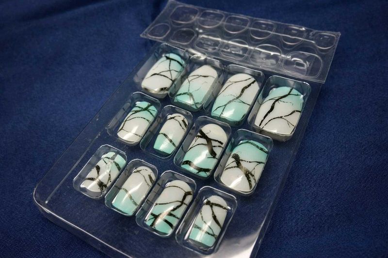 Press-On Nails: Marble Design