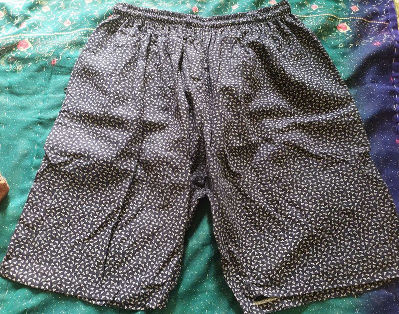 Printed Casual Shorts with chain pockets