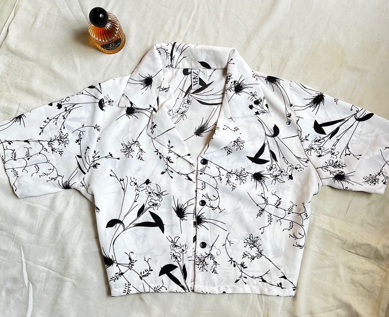 Crop Shirt🖤🤍