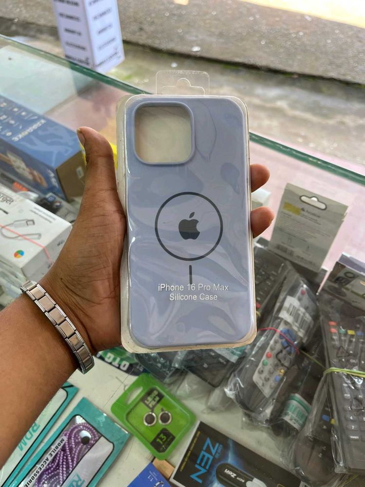 i phone 16 pro max silcon type
