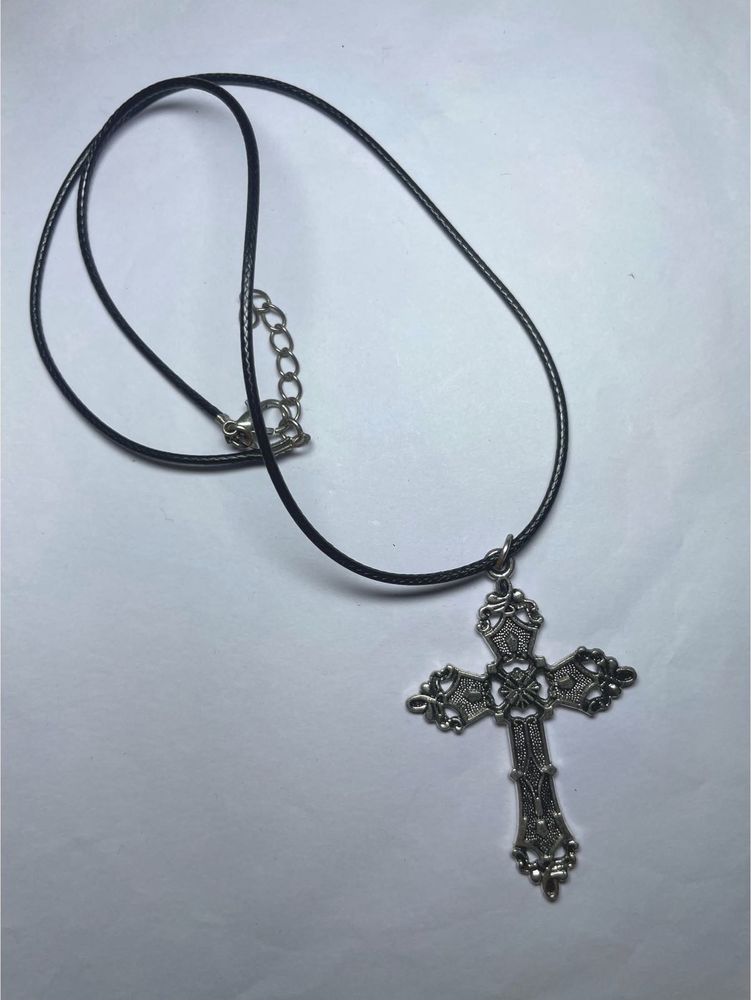 Y2K Cross Necklace🕸️