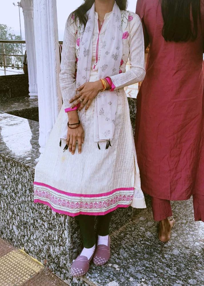 Elegant Floral Embroidered Kurta Set