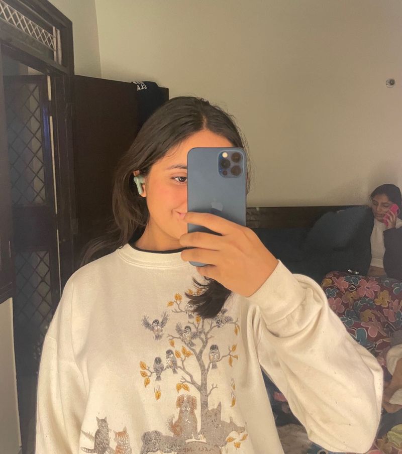 White Graphic Print Sweatshirt