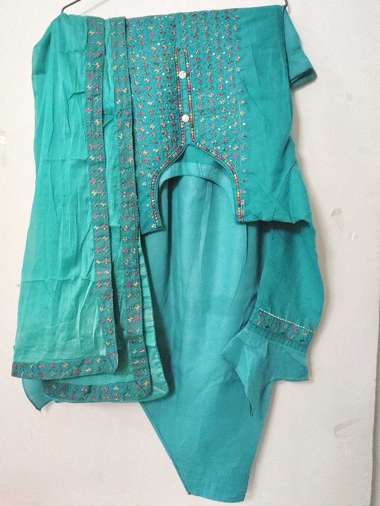 Teal Embroidered Salwar Kameez Suit😍