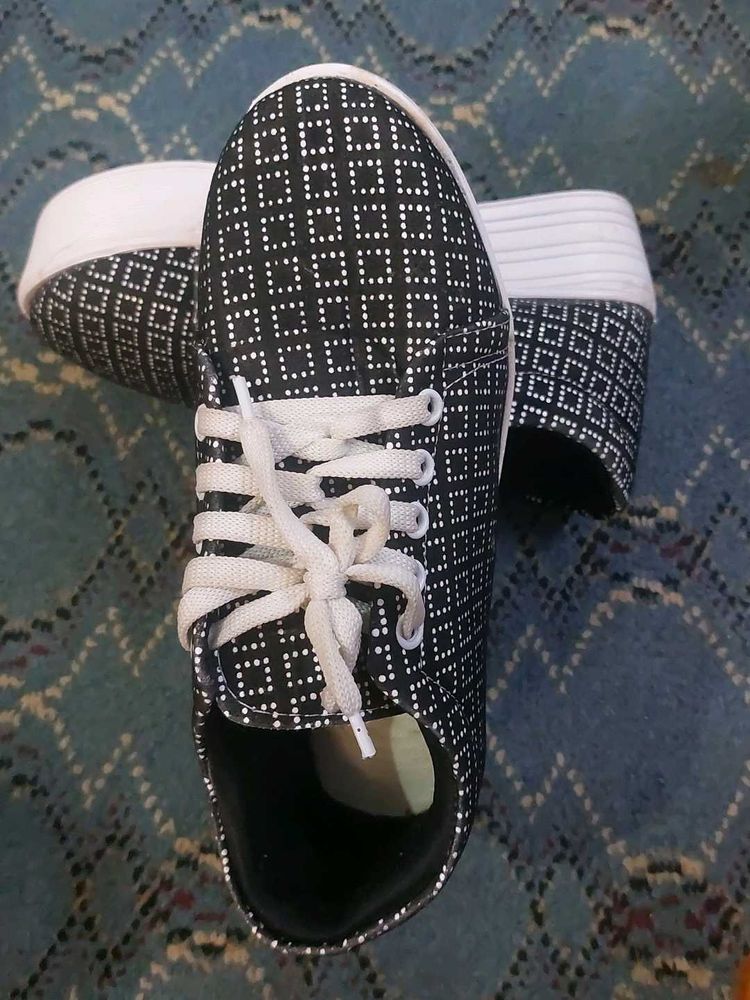 Sports Shoe