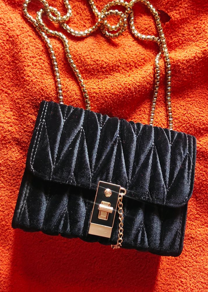 Black Golden Chain Purse