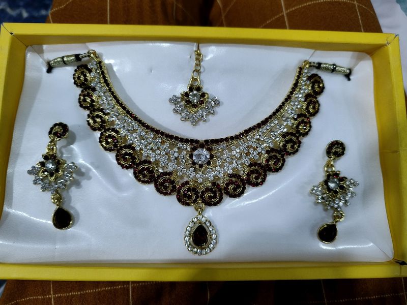 An Artificial Diamond Necklace