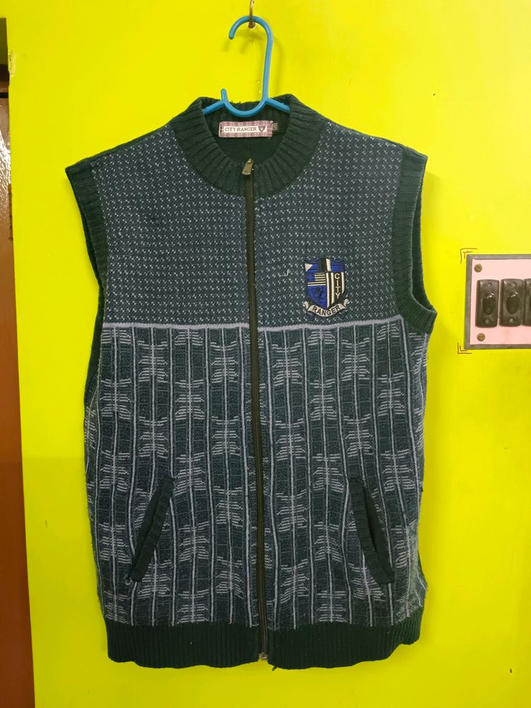 😍Men Half Jacket Size S Grab Now