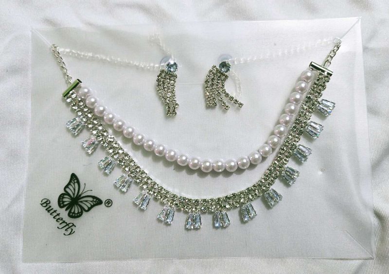 Butterfly Jewelry Set: Necklace &amp; Earrings