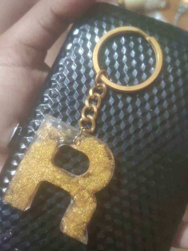 Resin Keycahin Of Letter R