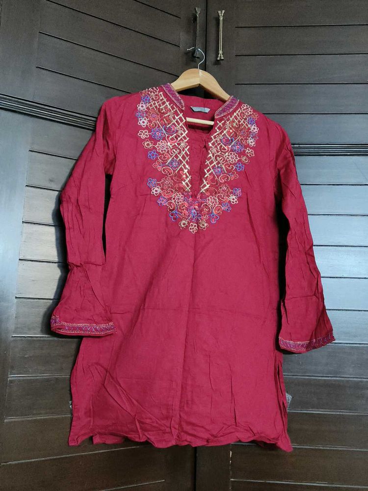 Styves Women Red Sequin Embroidery Cotton Kurta