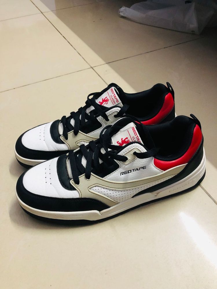 Red Tape sneakers