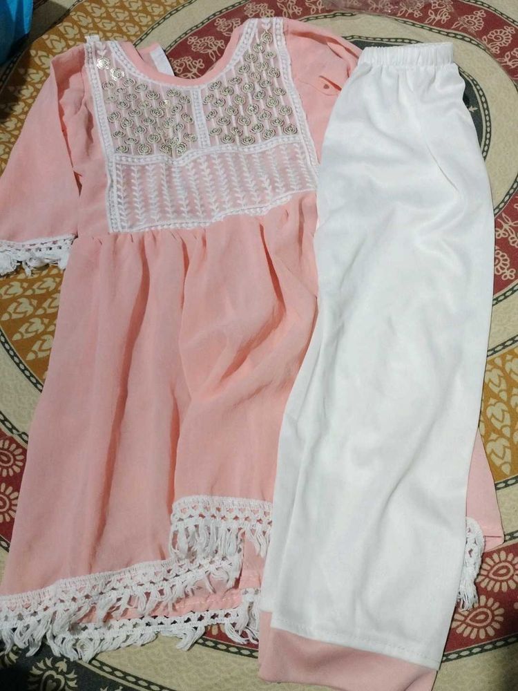 Cute Girl&#39;s Ethnic Set