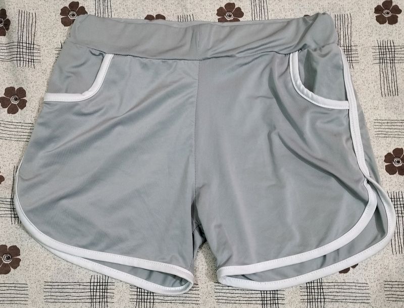 Grey Shorts With Two Pockets For Women