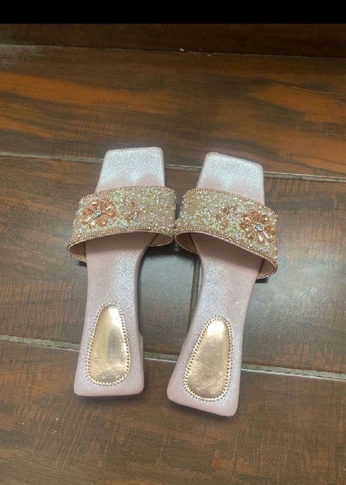 traditional flats for women