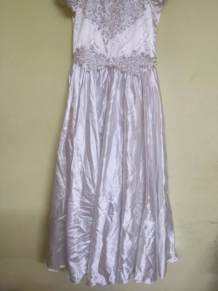 Elegant white gown🤍 beautifully stitched