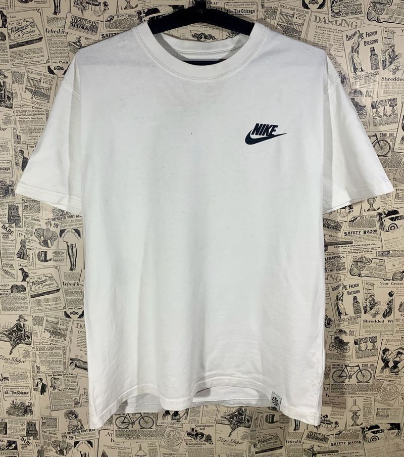 Nike White T-Shirt - Classic Logo