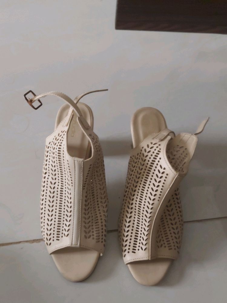 Zudio Fancy Sandles