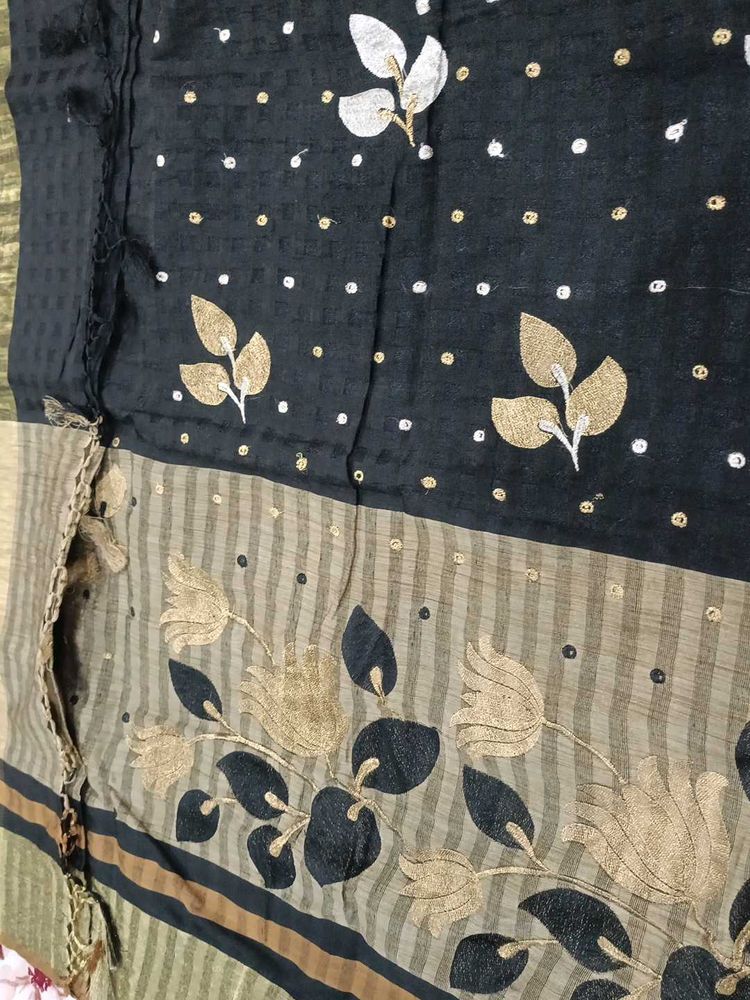 Elegant Black &amp; Gold Saree