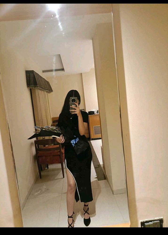 Elegant Black Midi Dress