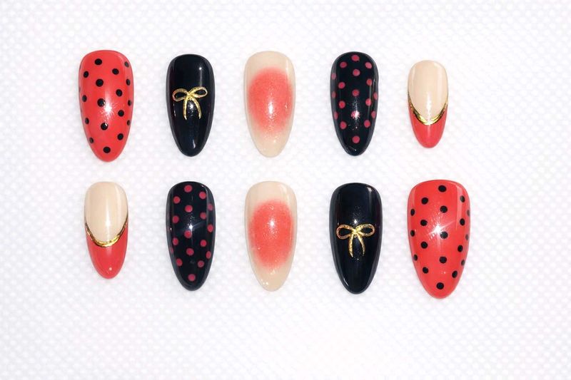 Chic Press-On Nail Set