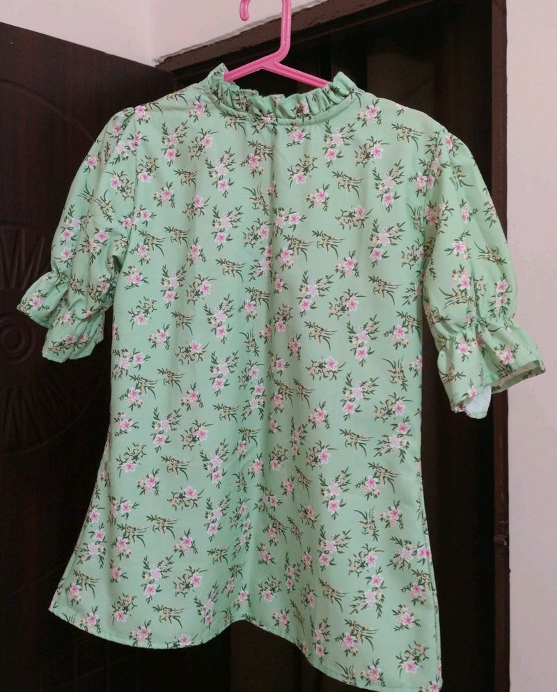 Balloon Sleeved Green Top