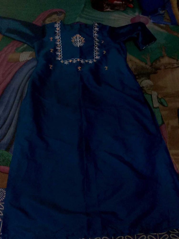 Elegant Embroidered Kurti