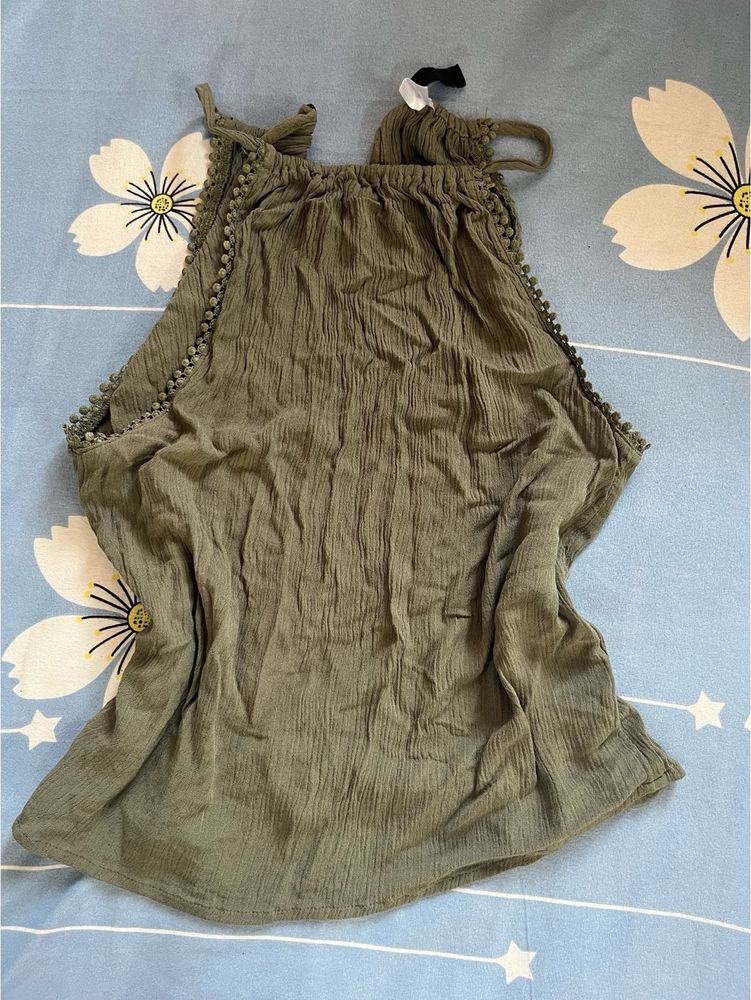 H&amp;M divided olive green top